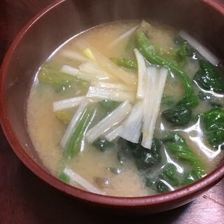 ほうれん草と豚こまとネギの味噌汁。